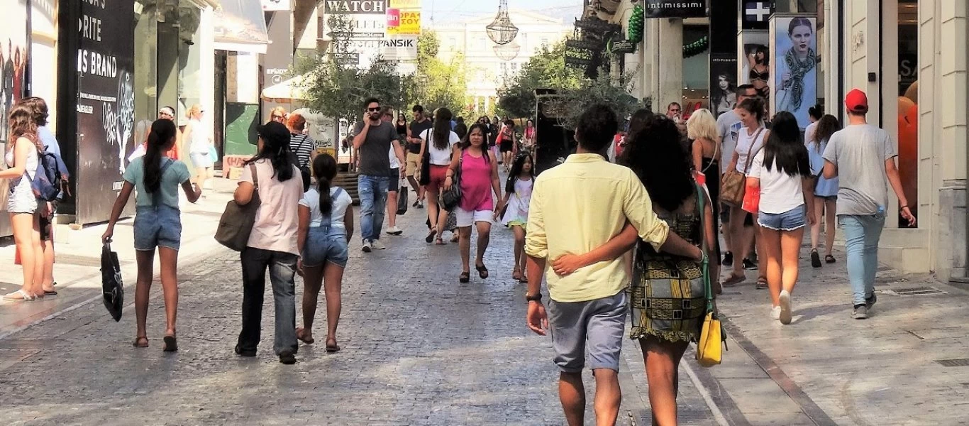 Από αύριο η απαγόρευση δημόσιων συναθροίσεων άνω των 10 ατόμων: Πρόστιμα 1.000 ευρώ